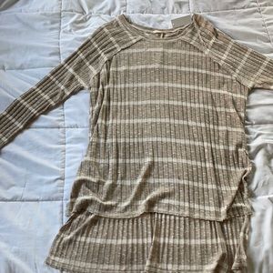 Long sleeve easel top